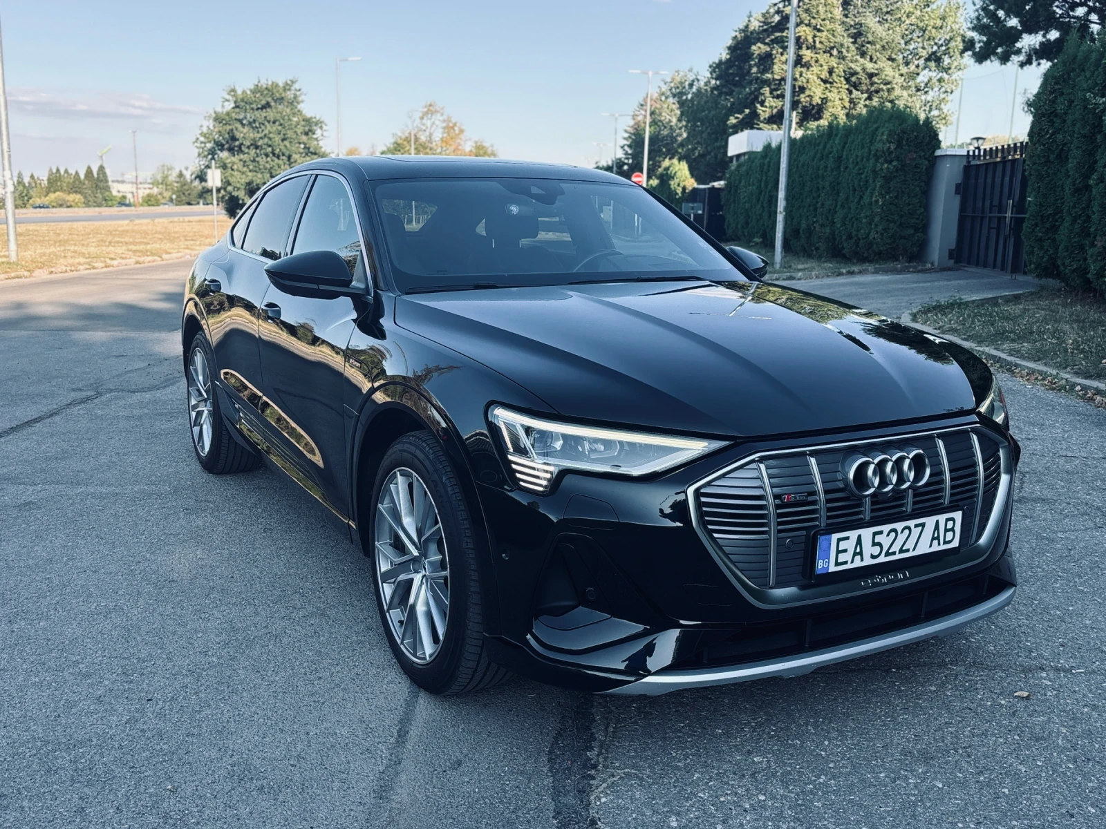 Audi E-Tron Sportback, S line, panorama, снимка 3 - Автомобили и джипове - 55679360