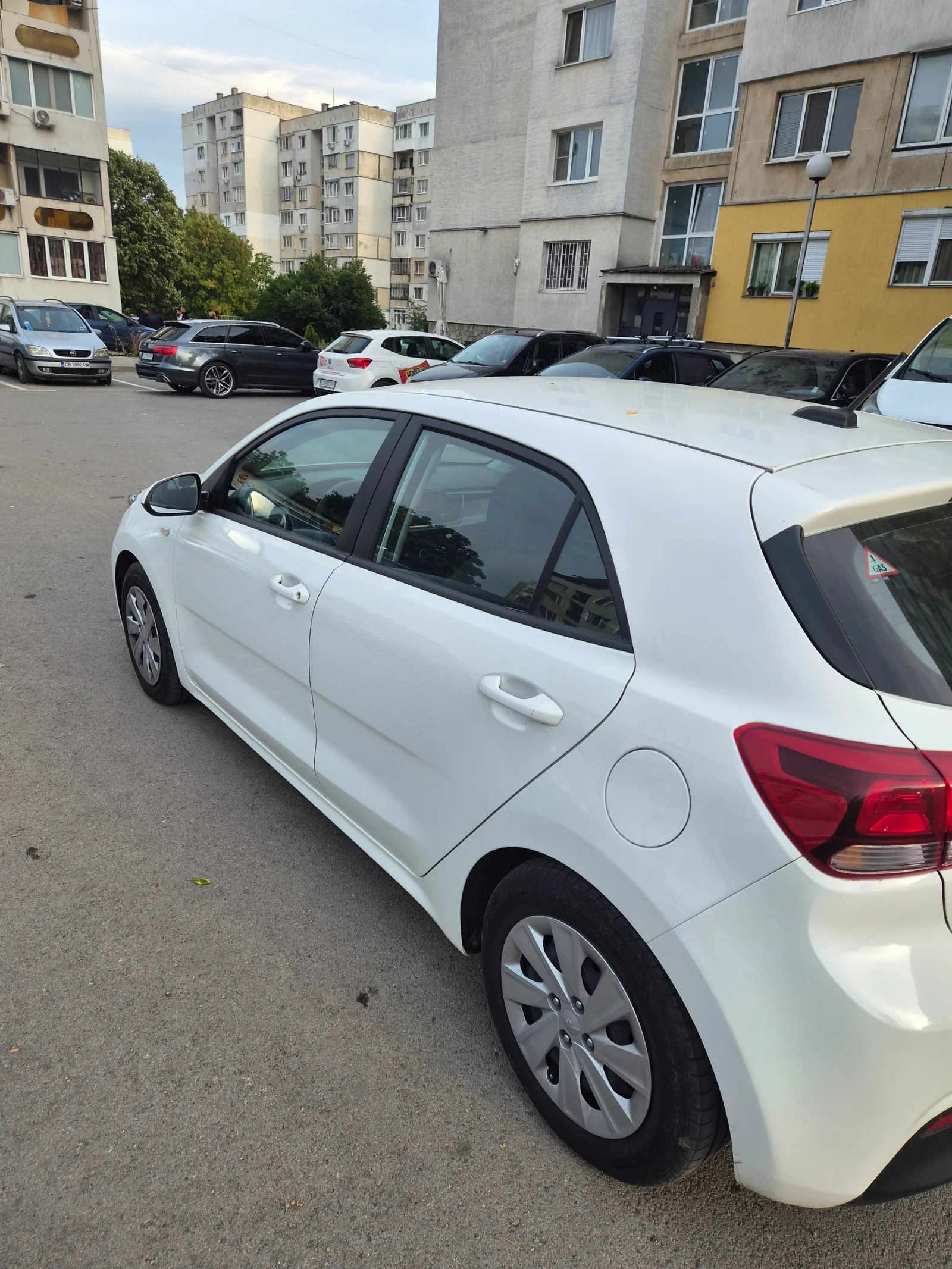 Kia Rio 1.2 бензин/газ, снимка 5 - Автомобили и джипове - 56166717