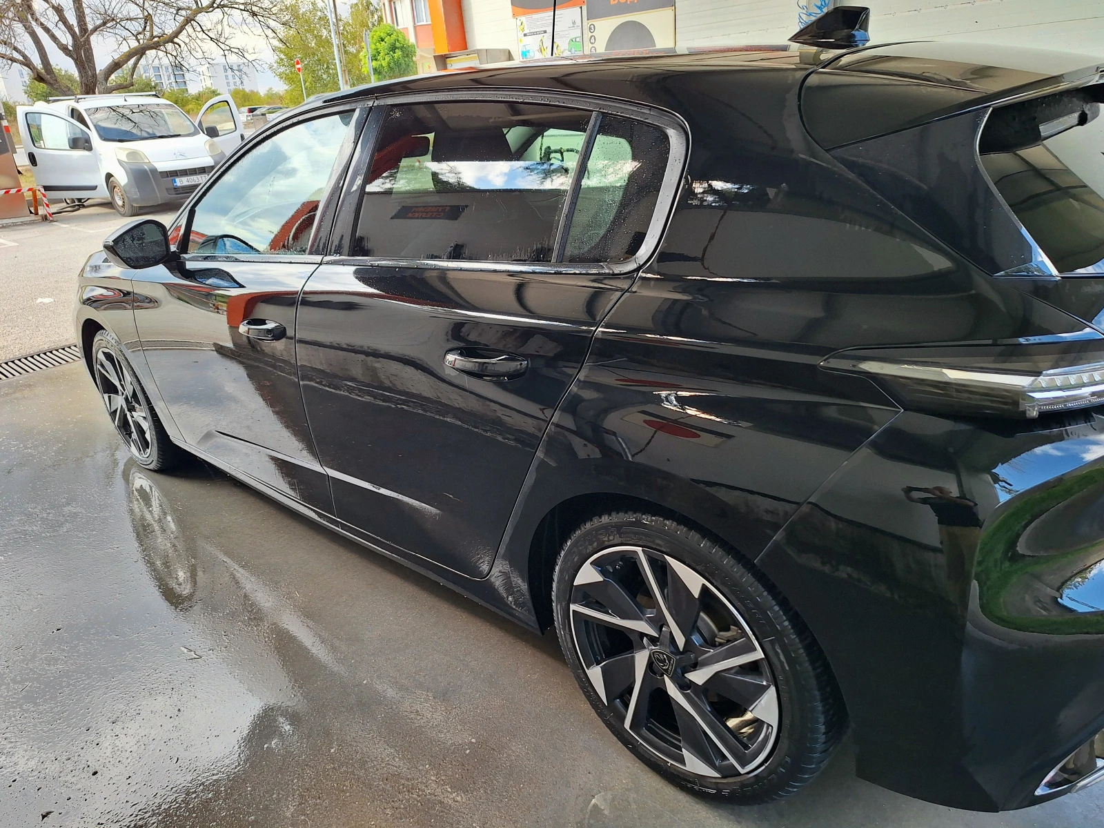 Peugeot 308 Allure Pack 1.2 PureTech 130 EAT8 EURO 6.4, снимка 6 - Автомобили и джипове - 56313631