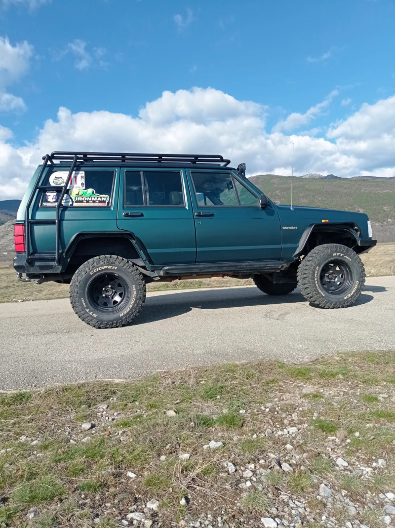 Jeep Cherokee 2.5 I, снимка 10 - Автомобили и джипове - 45448674