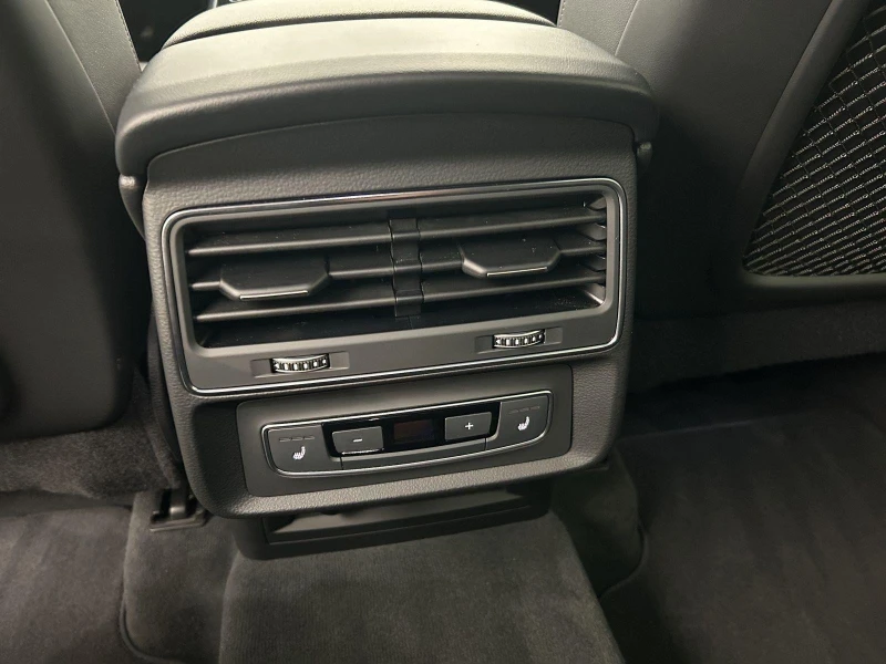 Audi Q8 55TFSIe/PLUG-IN/FACELIFT/HEADUP/MATRIX/BLACK OPTIC, снимка 15 - Автомобили и джипове - 52316549