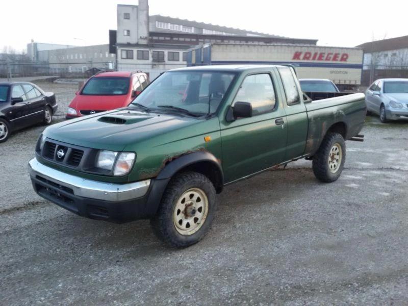 Nissan Navara 2.5 103кс на  части, снимка 2 - Автомобили и джипове - 38106721