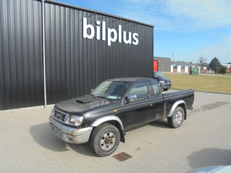 Nissan Navara 2.5 103кс на  части, снимка 1 - Автомобили и джипове - 38106721