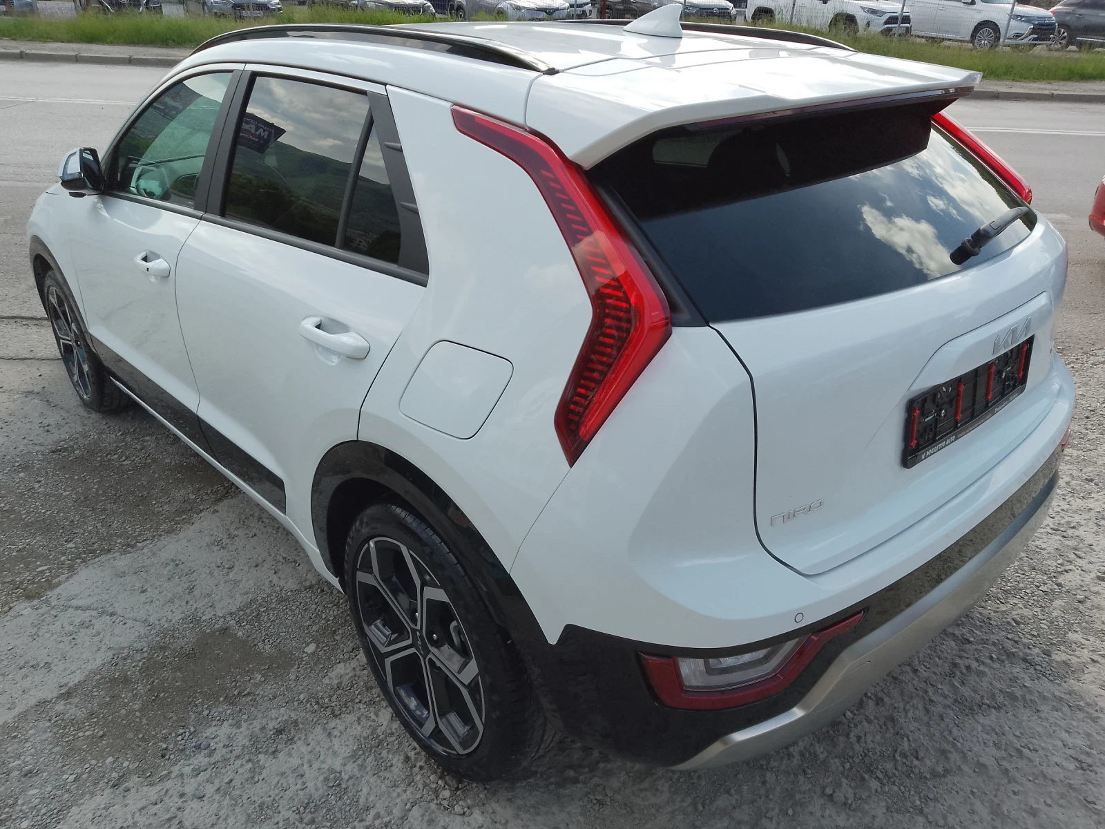 Kia Niro 1.6 HEV/FULL HYBRID/БЯЛА ПЕРЛА - изображение 7