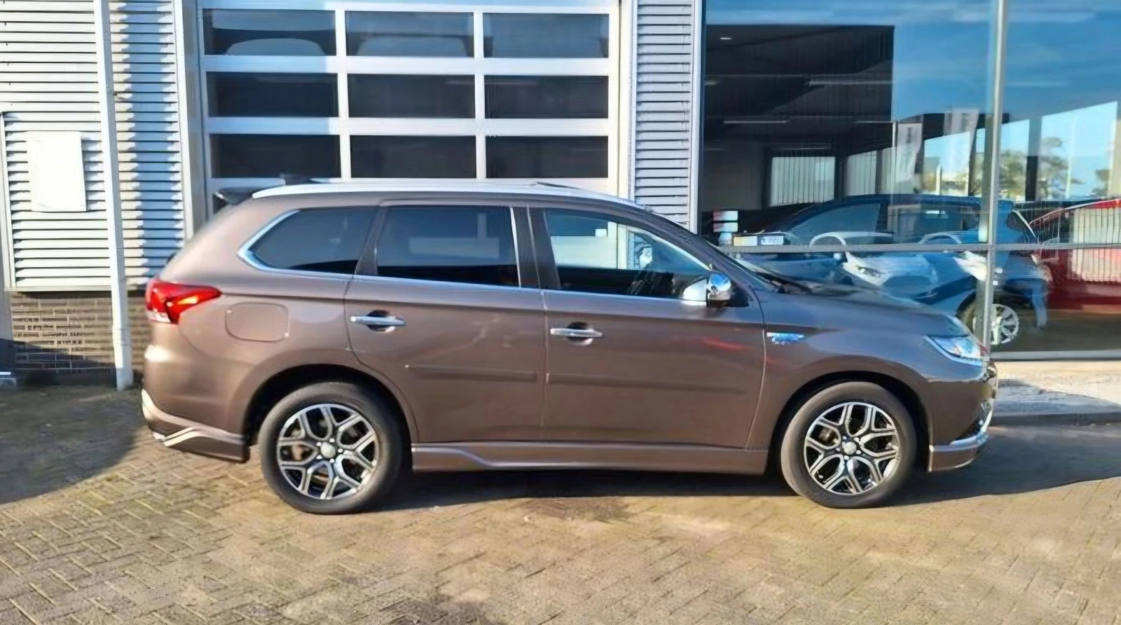Mitsubishi Outlander 2.0 PHEV 4x4 Plug-in Hybrid  - изображение 5