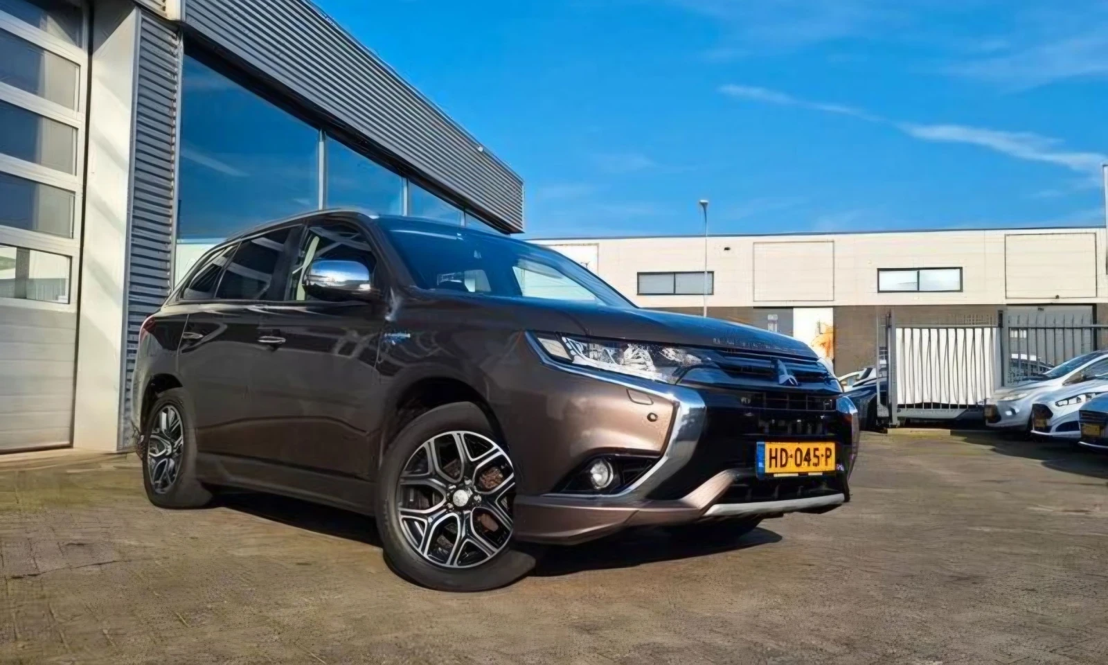 Mitsubishi Outlander 2.0 PHEV 4x4 Plug-in Hybrid  - изображение 2