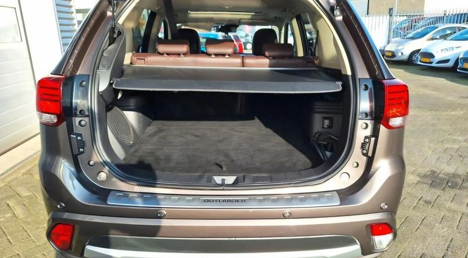 Mitsubishi Outlander 2.0 PHEV 4x4 Plug-in Hybrid  - изображение 6