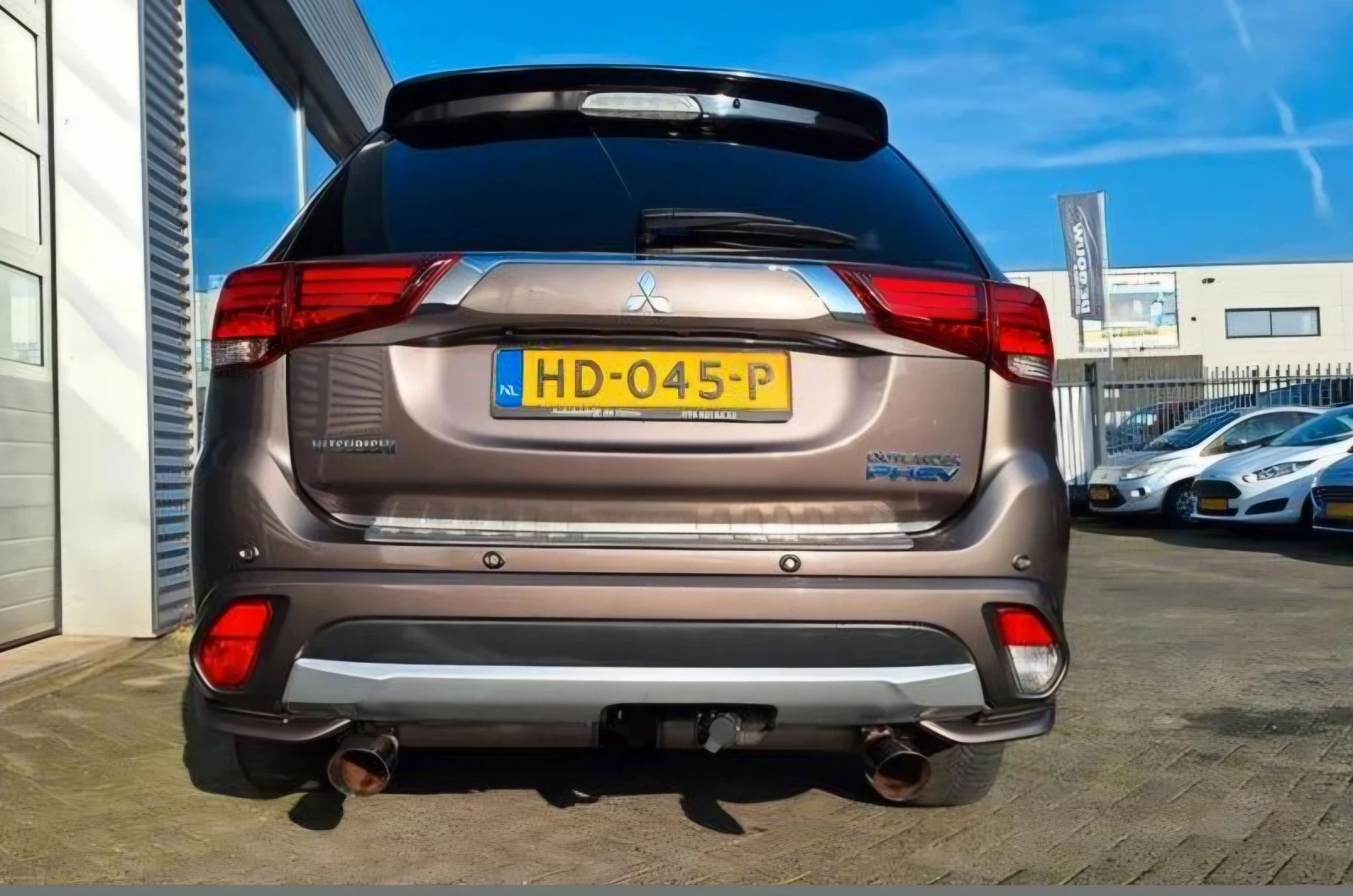 Mitsubishi Outlander 2.0 PHEV 4x4 Plug-in Hybrid  - изображение 3