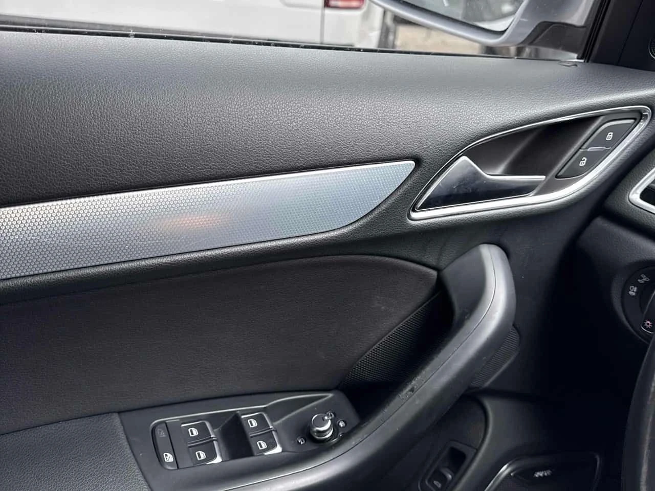 Audi Q3 Technik/CARFAX/BOSE SOUND/ПАНОРАМА/ПОДГРЕВИ, снимка 17 - Автомобили и джипове - 53866652