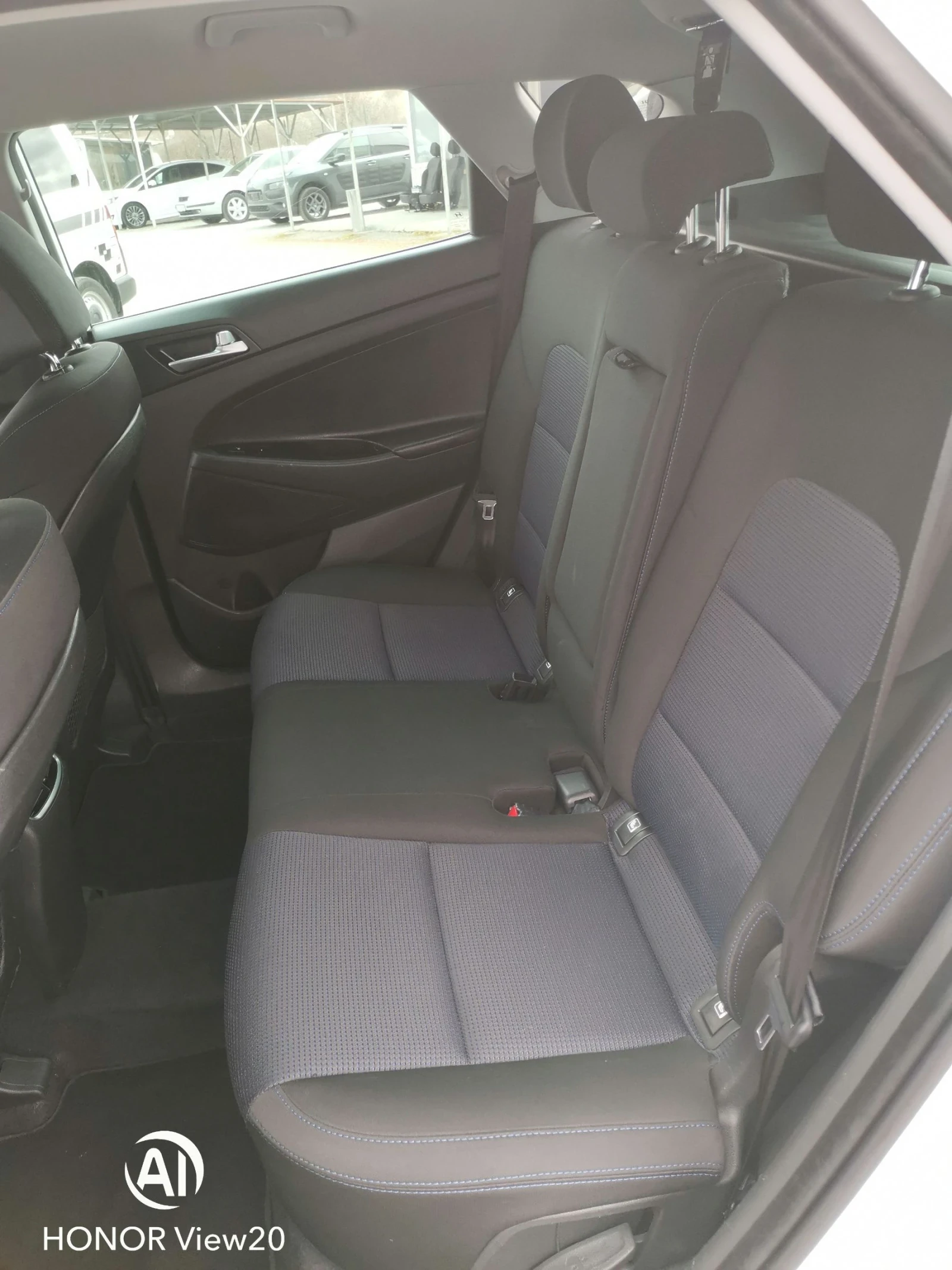 Hyundai Tucson 2.0 4х4, снимка 10 - Автомобили и джипове - 54310930