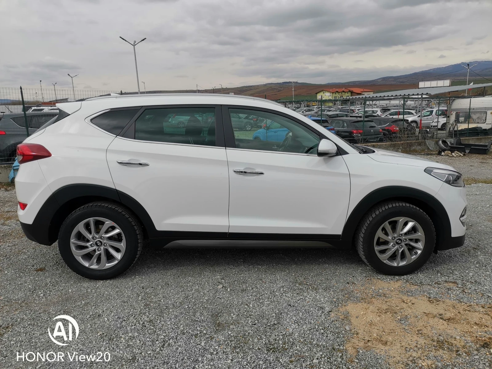 Hyundai Tucson 2.0 4х4, снимка 4 - Автомобили и джипове - 54310930