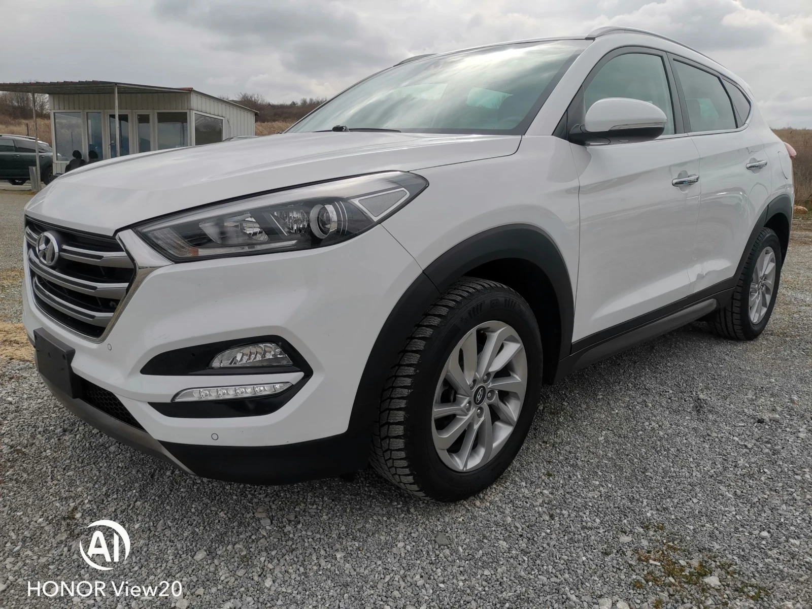 Hyundai Tucson 2.0 4х4, снимка 2 - Автомобили и джипове - 54310930