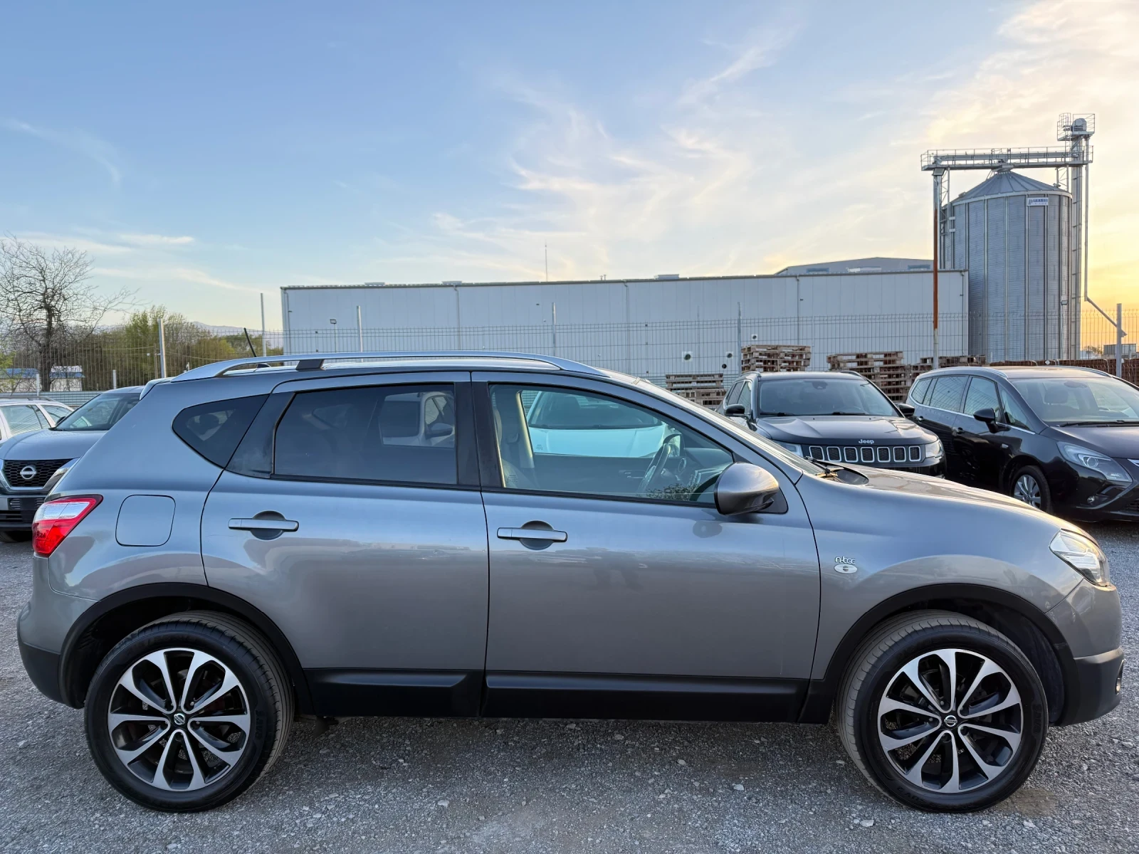 Nissan Qashqai 1.5dci N-tec, снимка 6 - Автомобили и джипове - 54335007
