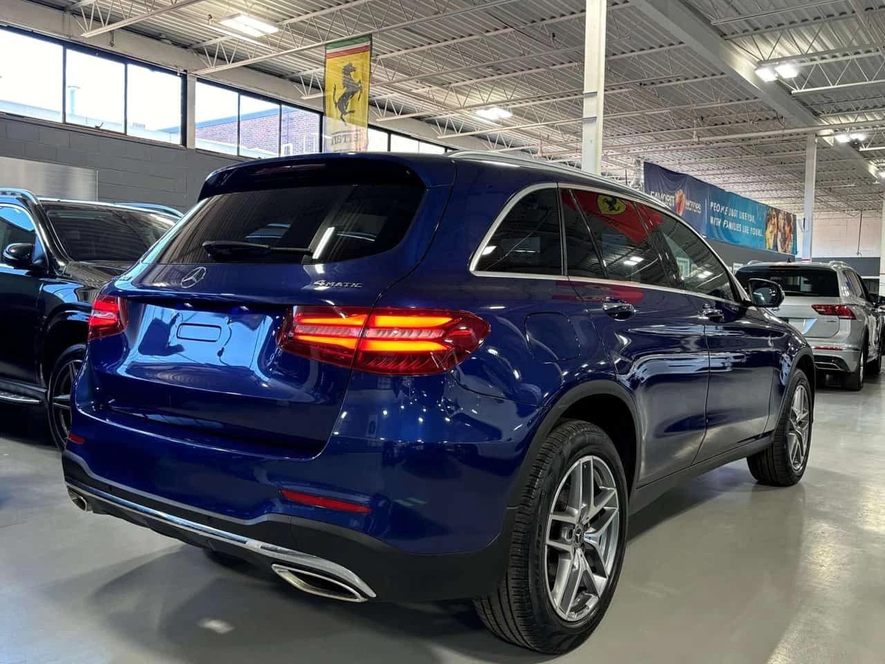 Mercedes-Benz GLC 300 4MATIC| NAV| BLACKWOOD| DUALROOF| LED| LEATHER| + , снимка 4 - Автомобили и джипове - 54343642