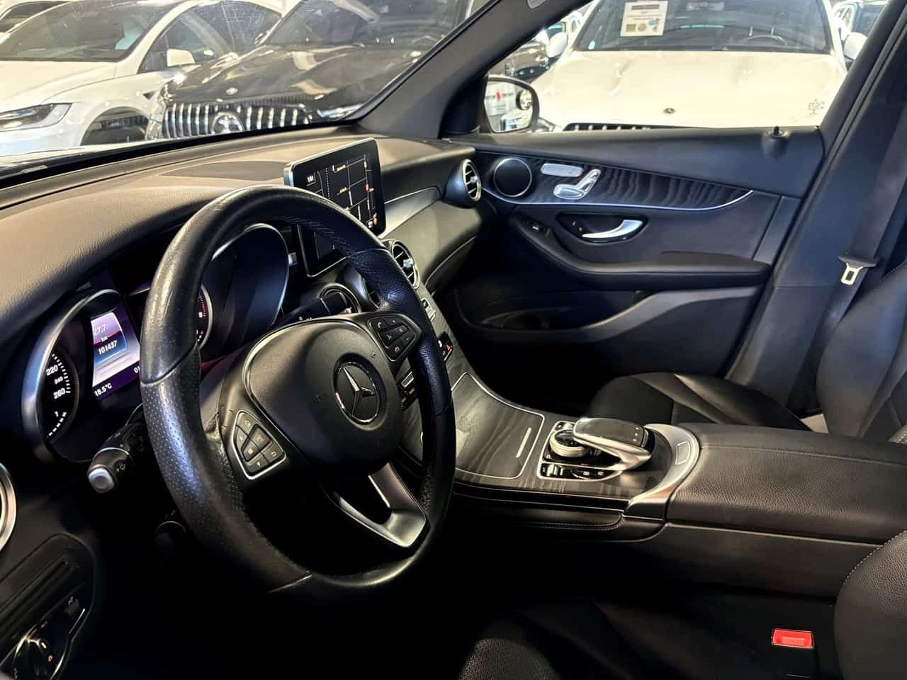 Mercedes-Benz GLC 300 4MATIC| NAV| BLACKWOOD| DUALROOF| LED| LEATHER| + , снимка 7 - Автомобили и джипове - 54343642