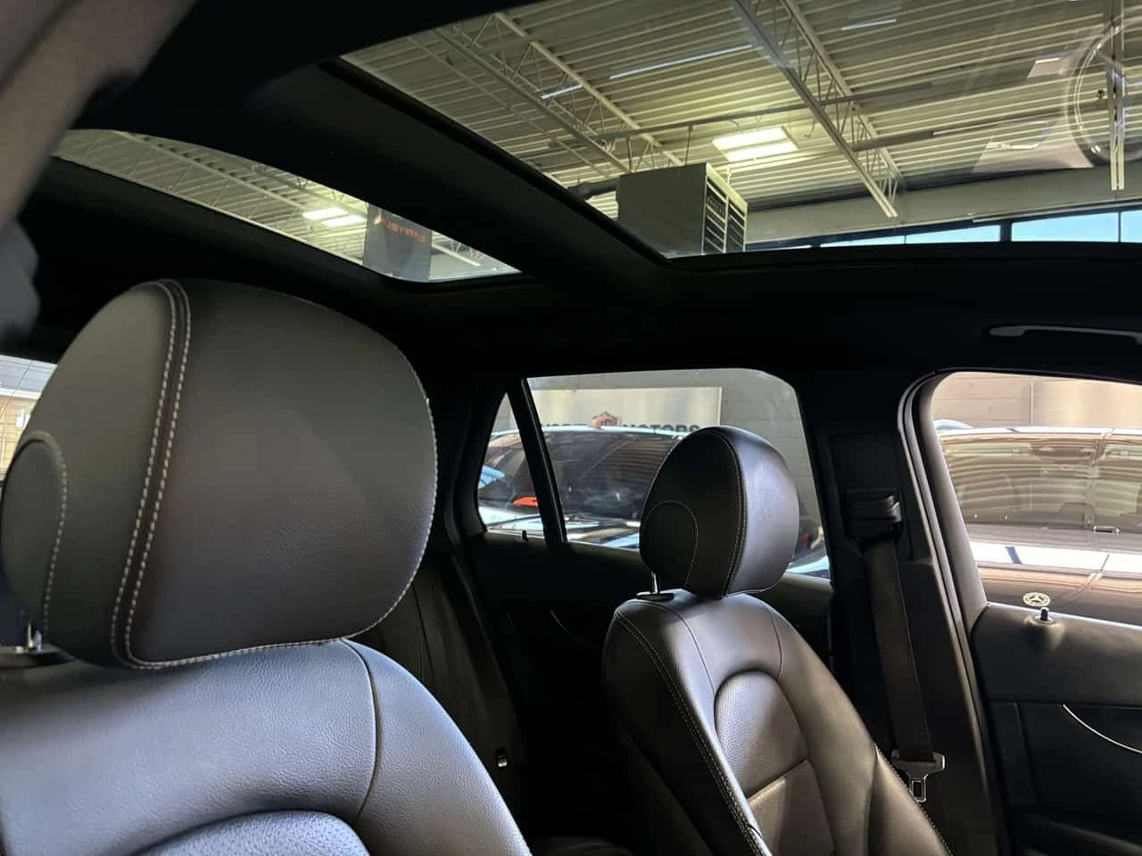 Mercedes-Benz GLC 300 4MATIC| NAV| BLACKWOOD| DUALROOF| LED| LEATHER| + , снимка 14 - Автомобили и джипове - 54343642