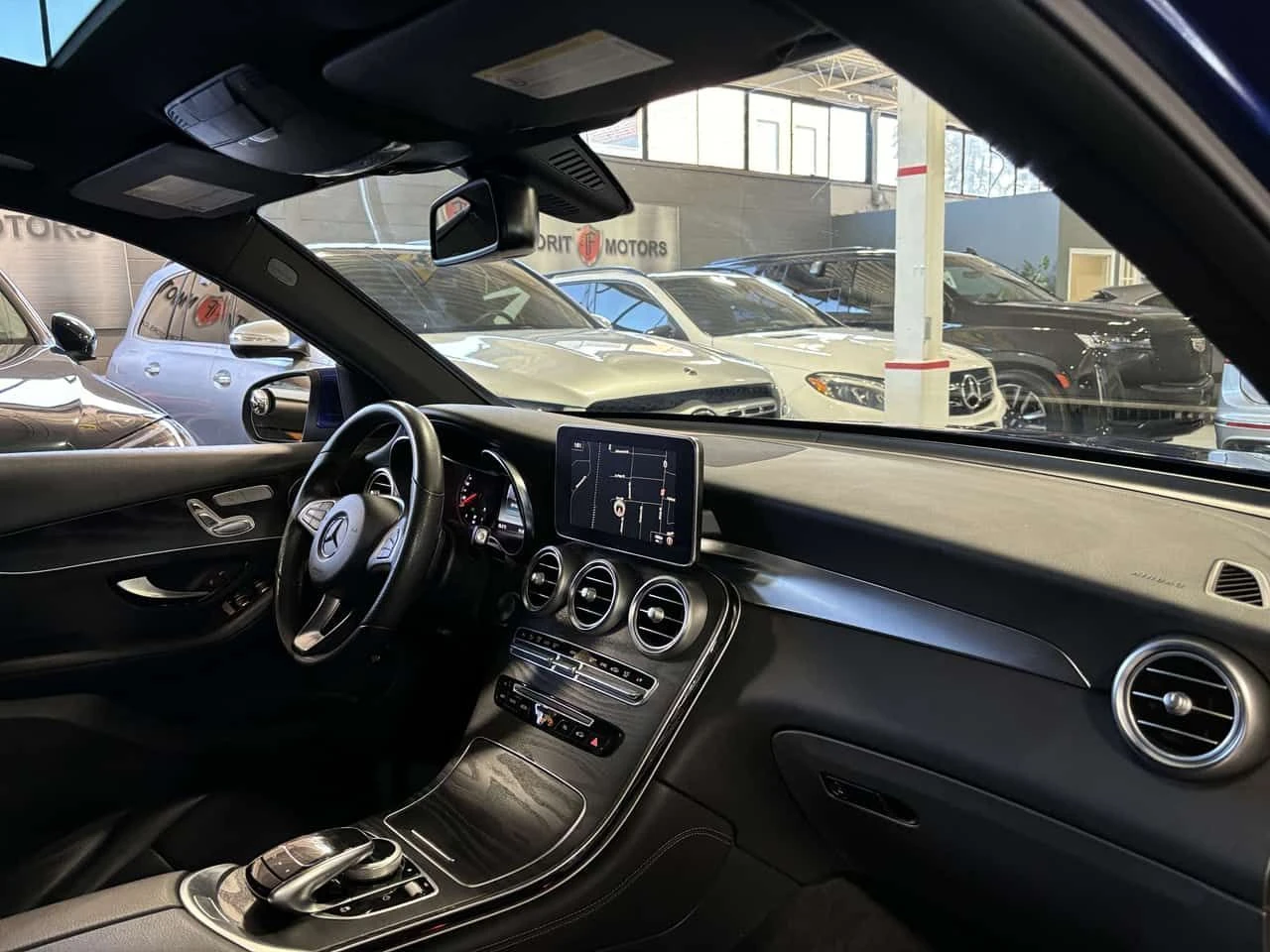 Mercedes-Benz GLC 300 4MATIC| NAV| BLACKWOOD| DUALROOF| LED| LEATHER| + , снимка 9 - Автомобили и джипове - 54343642