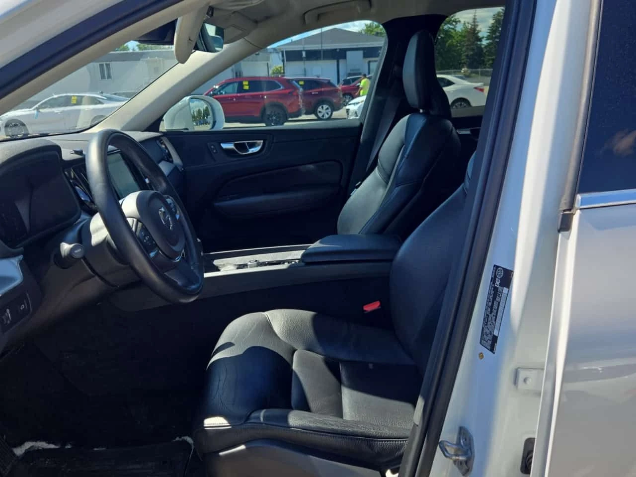 Volvo XC60 MOMENTUM | CARFAX | БЕЗ ПЪРВОНАЧАЛНА ВНОСКА, снимка 8 - Автомобили и джипове - 55094294