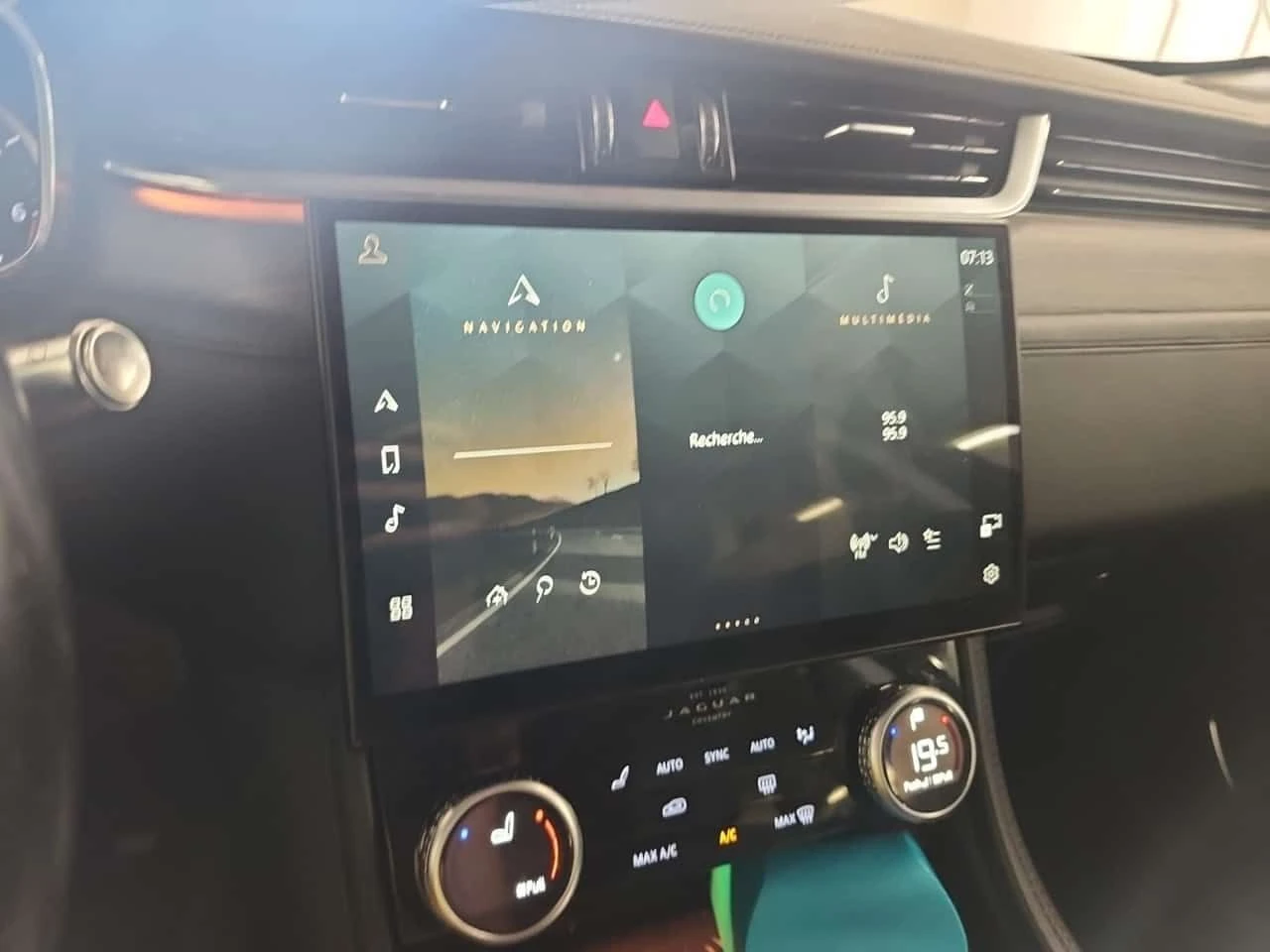 Jaguar F-PACE * P250 S * CARFAX * ЦЕНА ДО БГ, снимка 9 - Автомобили и джипове - 55468468
