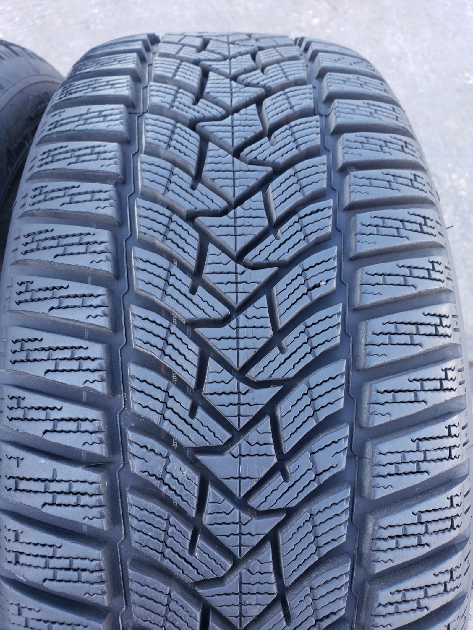 Гуми Зимни 225/45R18