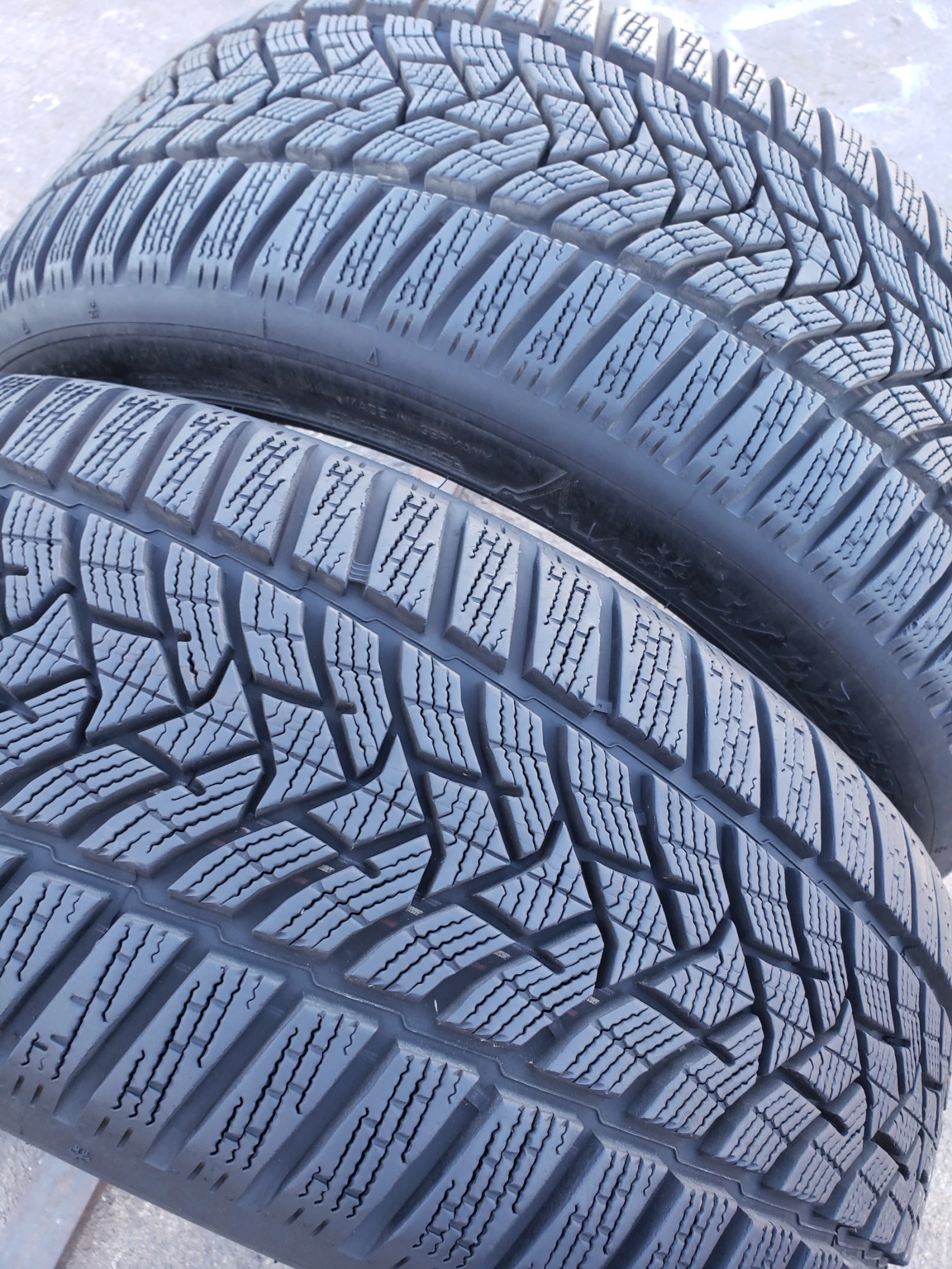 Гуми Зимни 225/45R18, снимка 3 - Гуми и джанти - 55998909