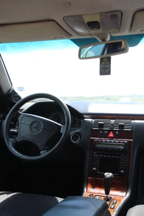 Mercedes-Benz E 300, снимка 12