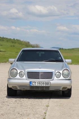 Mercedes-Benz E 300, снимка 3