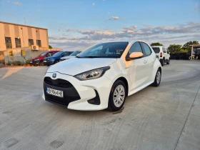Toyota Yaris LIGHT-HYBRID-1.5vvt-i-115кс.Е-CVT A/T