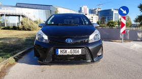 Toyota Yaris Хибрид - Автомат - 2012