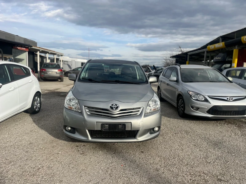 Toyota Verso 2.0D 7 местен евро 5а, снимка 2 - Автомобили и джипове - 47441860