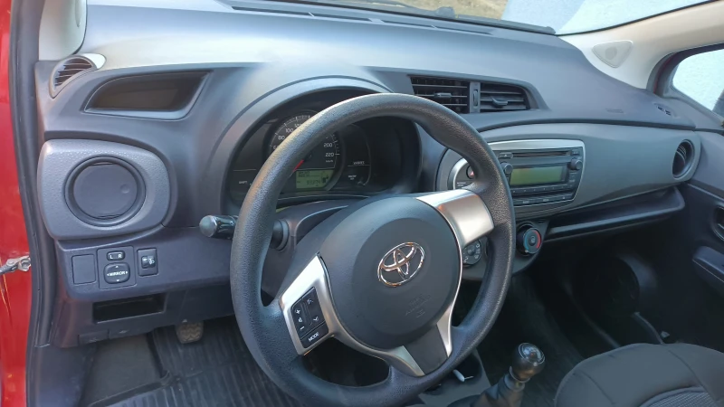 Toyota Yaris, снимка 8 - Автомобили и джипове - 48544305