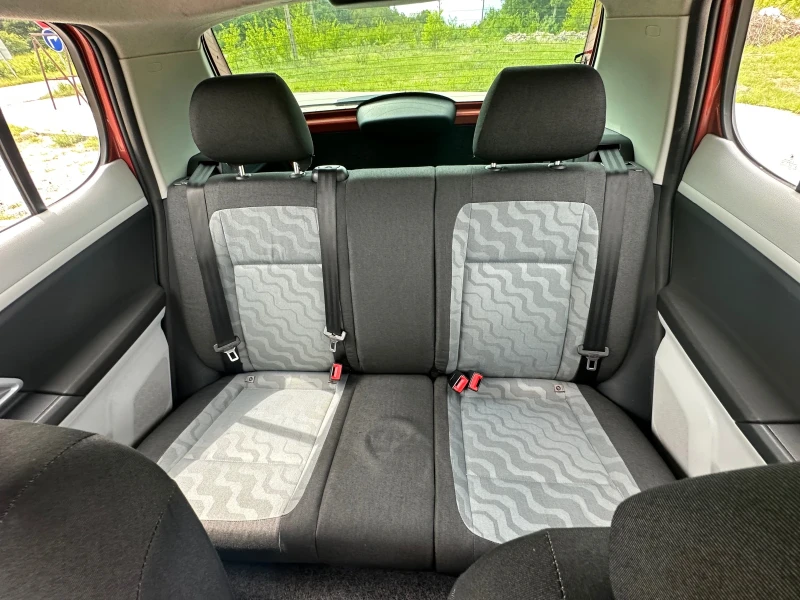 Skoda Fabia 1.2I* REALNI KM* KLIMA* UNIKAT* , снимка 11 - Автомобили и джипове - 50227989