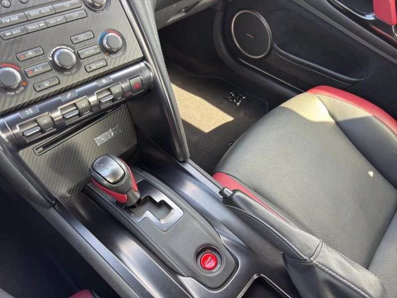 Nissan Gt-r 3.8 V6* FACELIFT* BOSE* CAMERA* KEYLESS, снимка 13 - Автомобили и джипове - 51114603