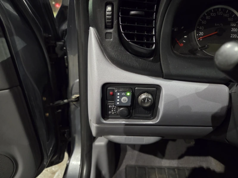 Nissan Almera N16 Газ/Бензин, снимка 9 - Автомобили и джипове - 52666282