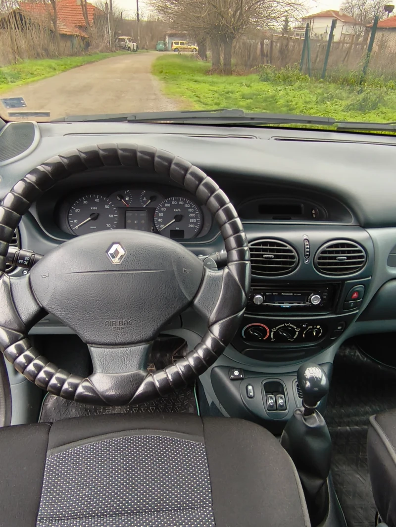 Renault Scenic 1.6i, снимка 10 - Автомобили и джипове - 52859525