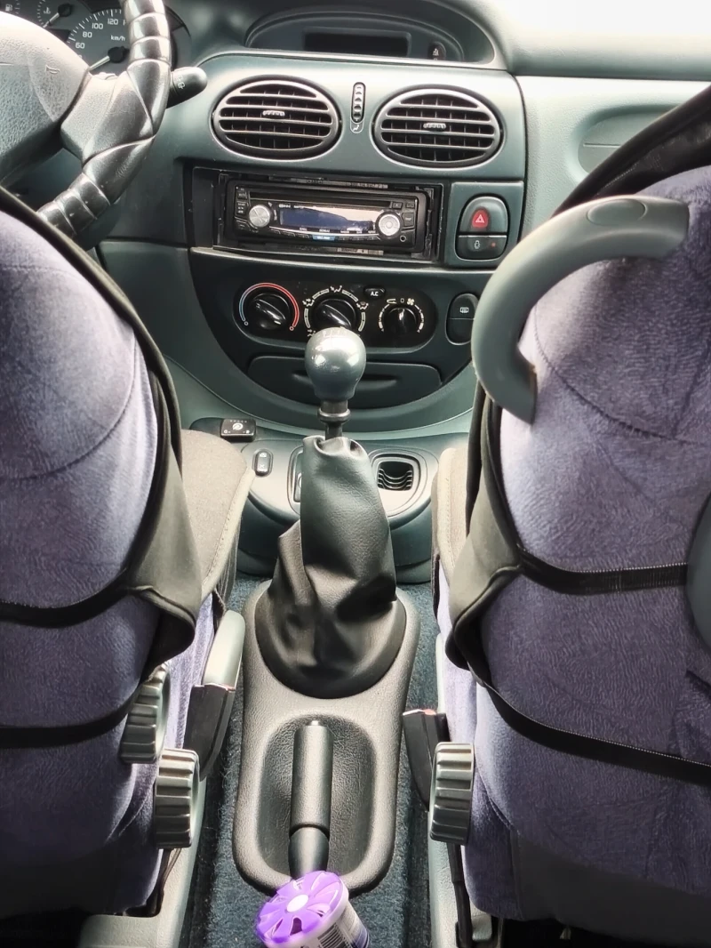 Renault Scenic 1.6i, снимка 7 - Автомобили и джипове - 52859525