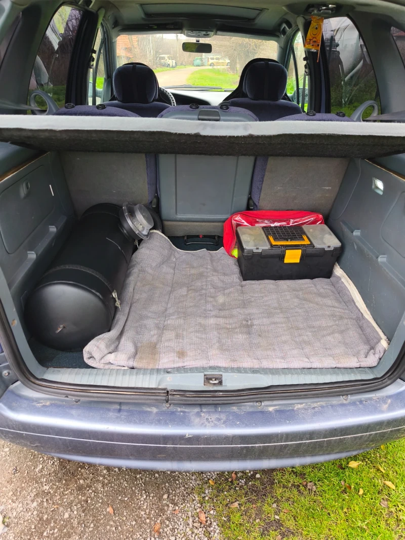 Renault Scenic 1.6i, снимка 6 - Автомобили и джипове - 52859525