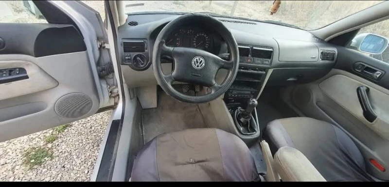 VW Golf 1.6 SR, снимка 7 - Автомобили и джипове - 53395378