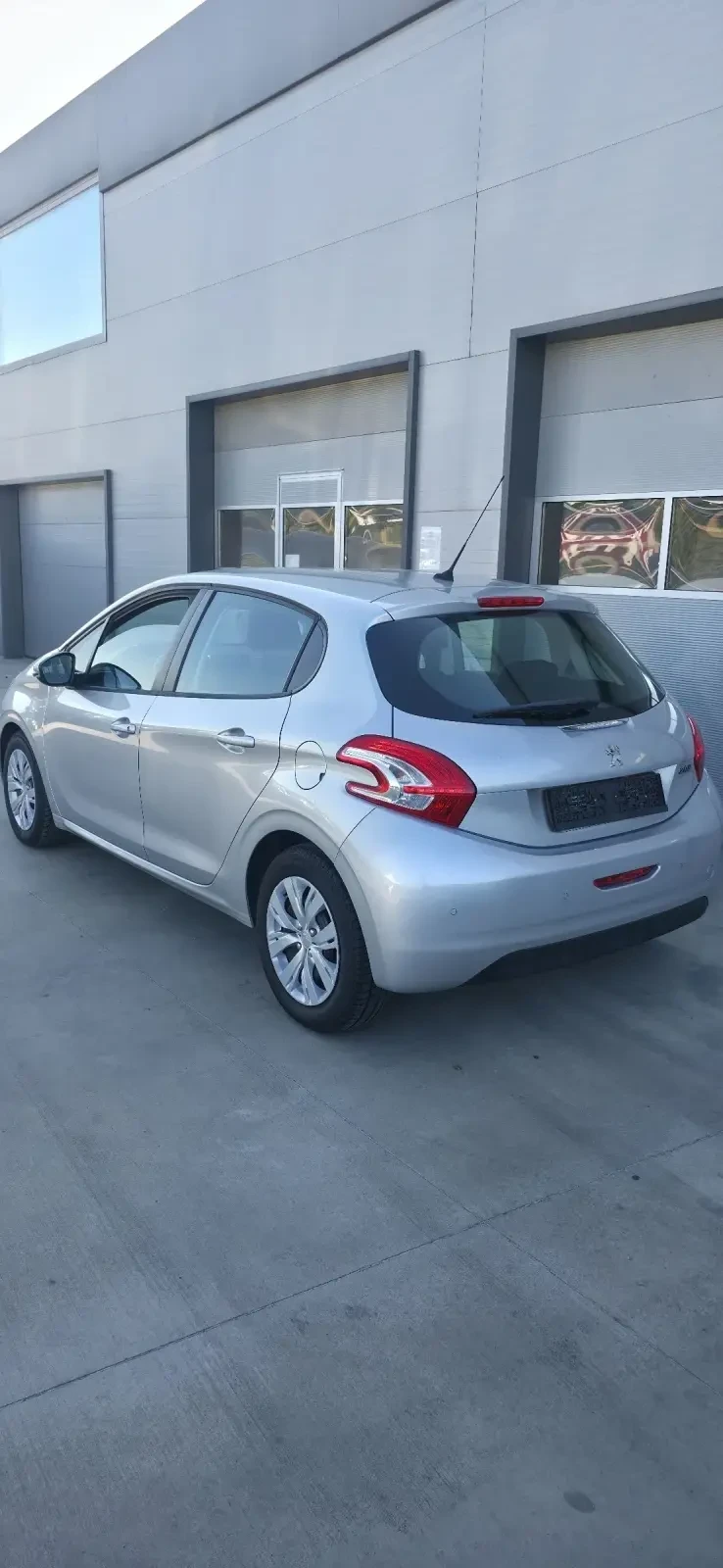 Peugeot 208 1.4 HDi /68 к. с, снимка 6 - Автомобили и джипове - 55237303