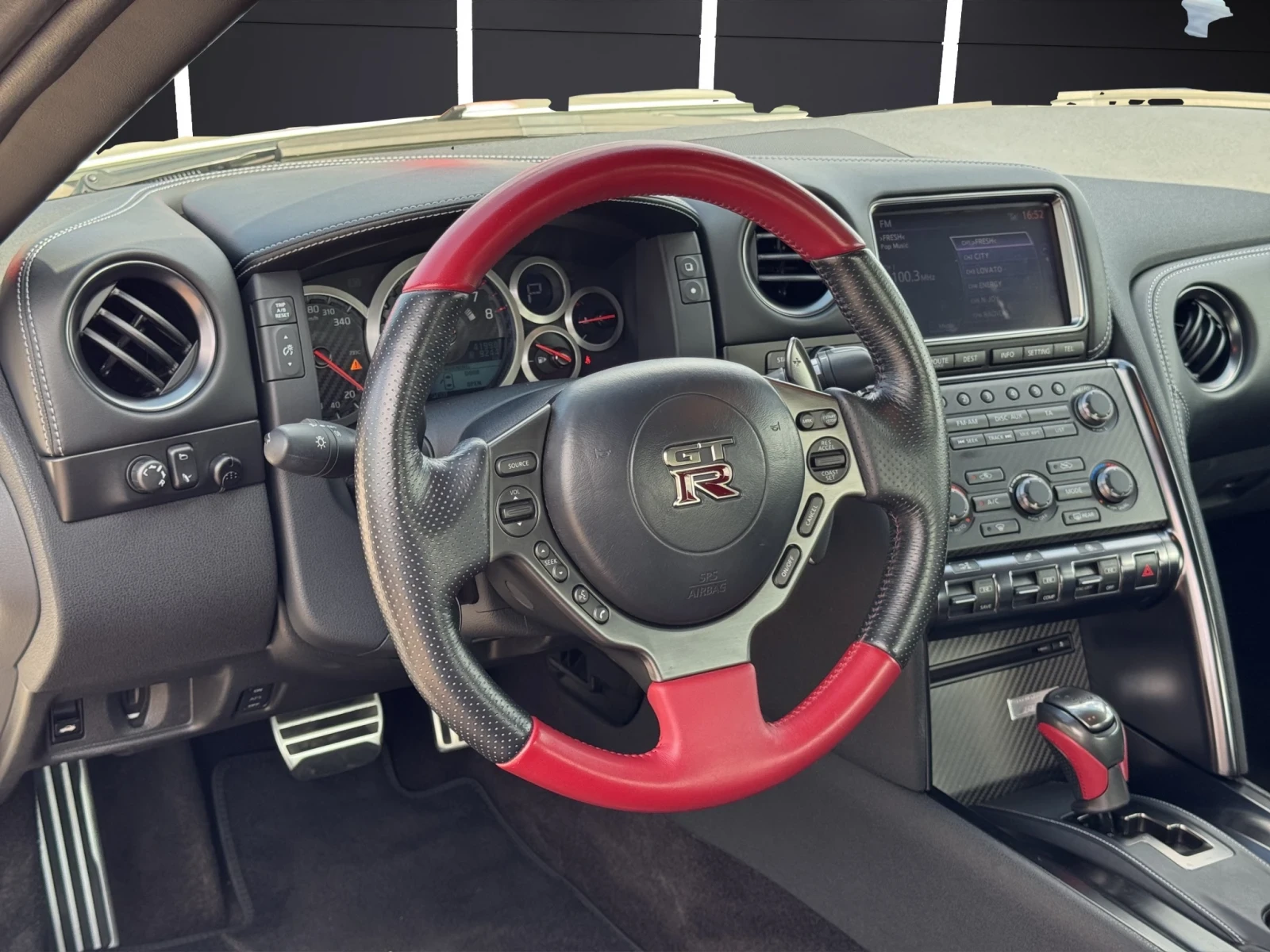 Nissan Gt-r 3.8 V6* FACELIFT* BOSE* CAMERA* KEYLESS - изображение 10