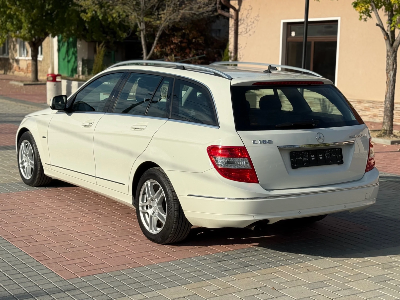 Mercedes-Benz C 200 C180 Бензин НОВ ВНОС ФУЛ ЕКСТРИ СЕРВИЗНА ИСТОРИЯ | Mobile.bg — изображение 9