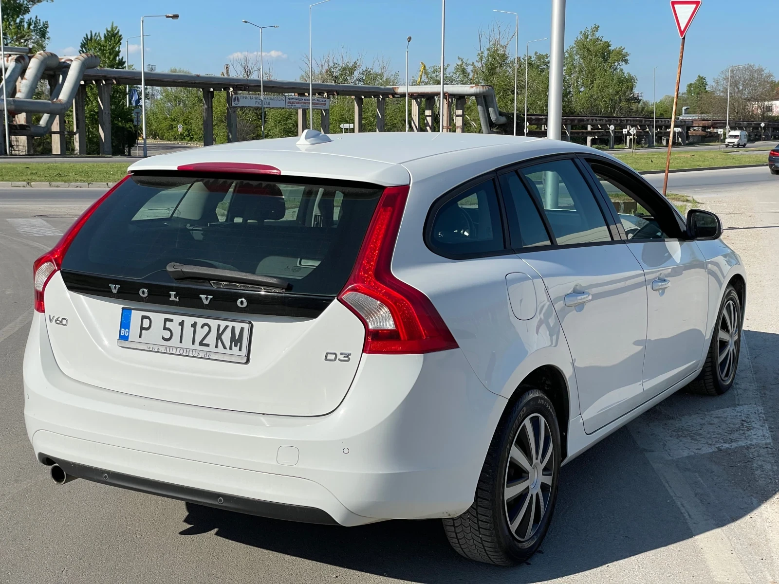 Volvo V60 2014 2.0 D3 ПЪЛНА СЕРВИЗНА ИСТОРИЯ, снимка 4 - Автомобили и джипове - 53047030