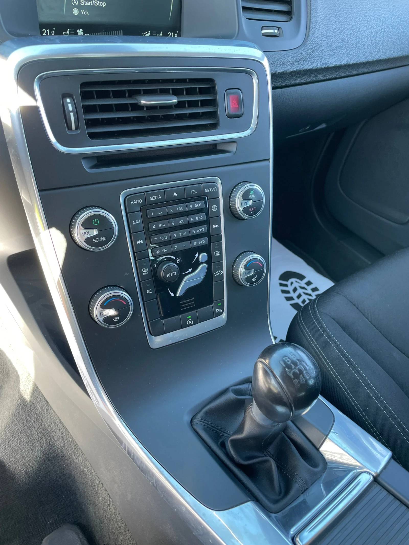 Volvo V60 2014 2.0 D3 ПЪЛНА СЕРВИЗНА ИСТОРИЯ, снимка 10 - Автомобили и джипове - 53047030