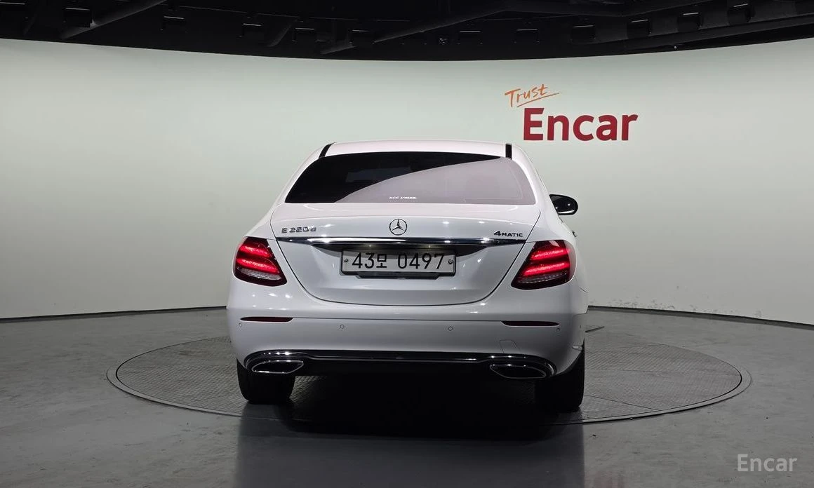 Mercedes-Benz E 220  - изображение 4