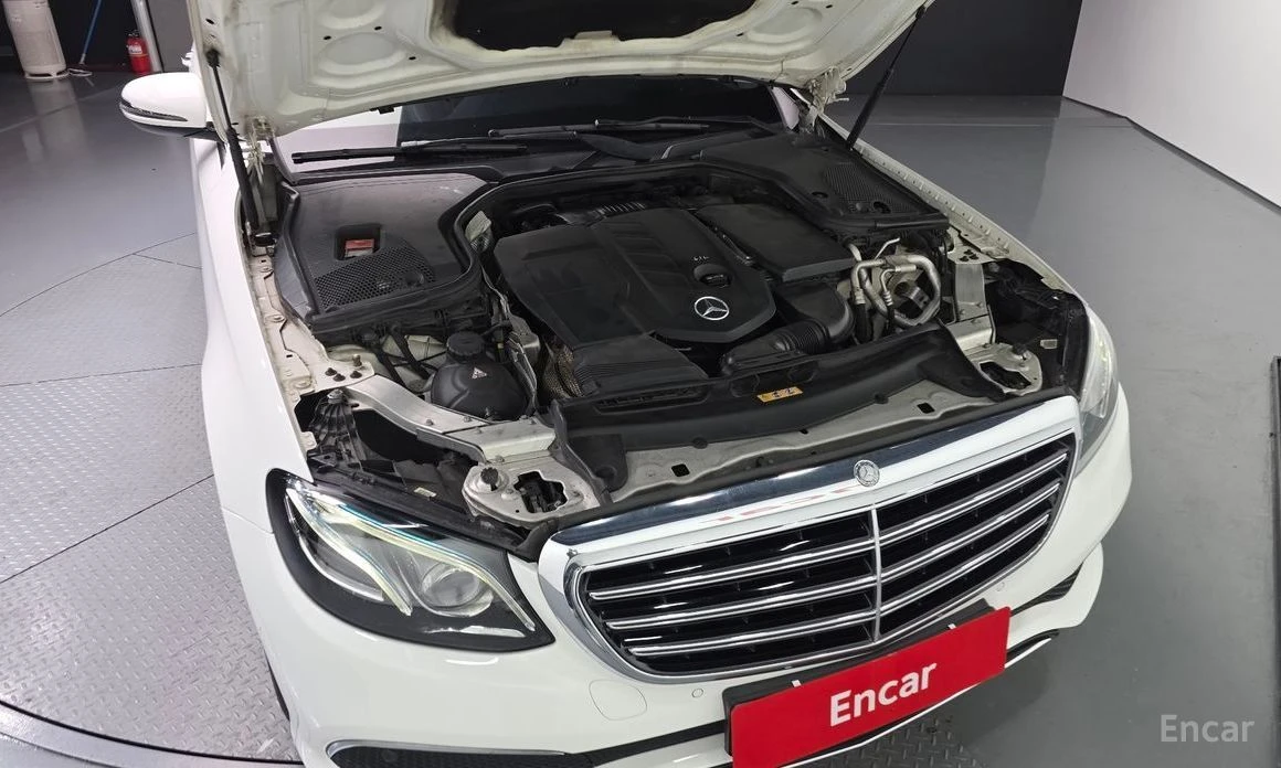 Mercedes-Benz E 220  - изображение 6