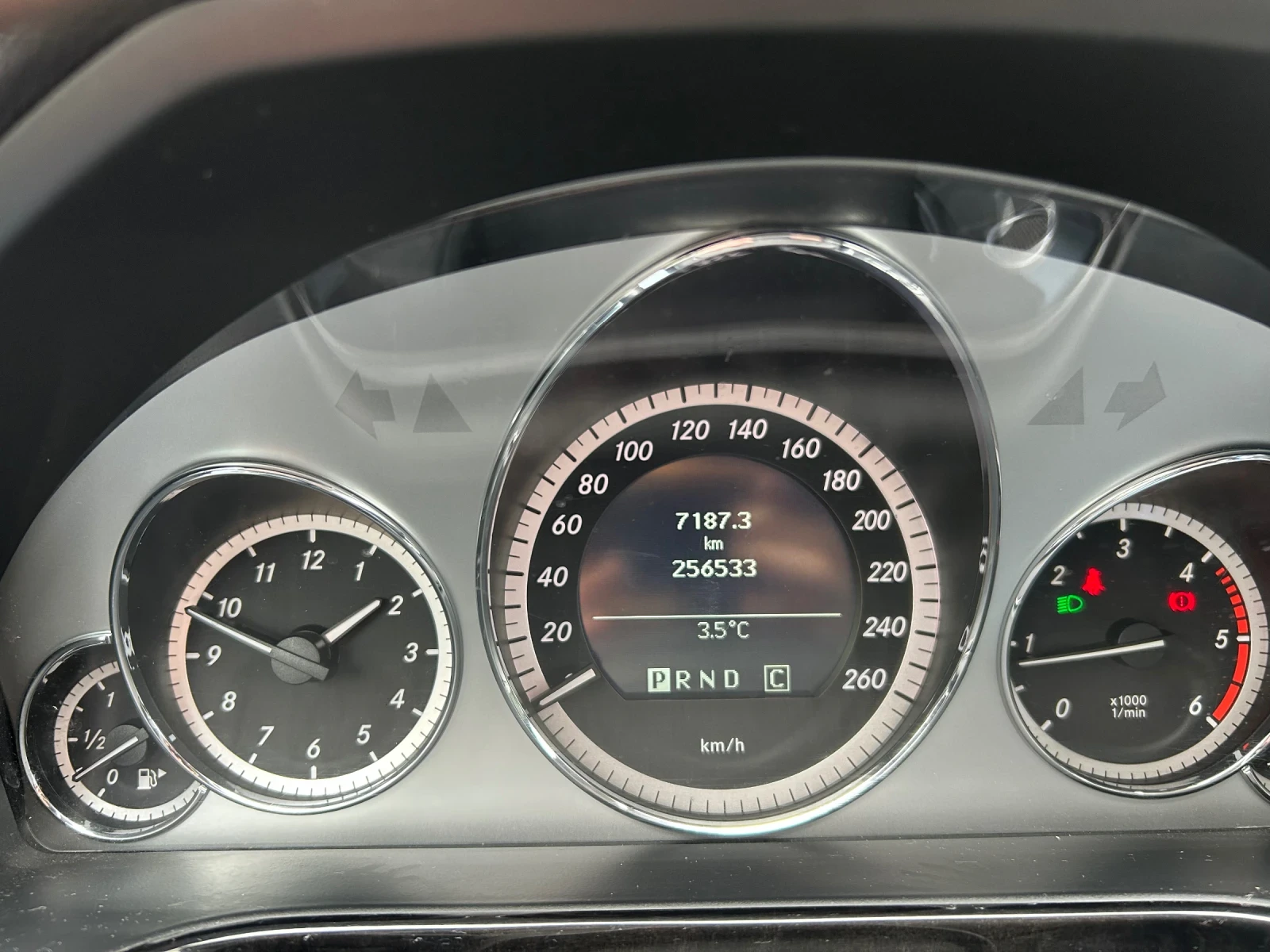 Mercedes-Benz E 200  - изображение 9