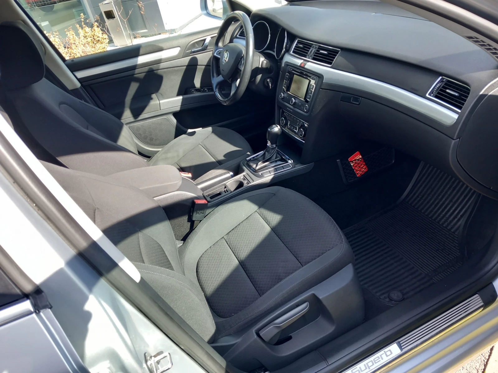 Skoda Superb 2.0TDI/6DSG, снимка 8 - Автомобили и джипове - 53784792