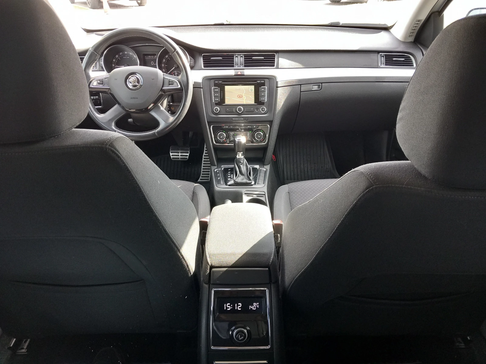 Skoda Superb 2.0TDI/6DSG, снимка 9 - Автомобили и джипове - 53784792