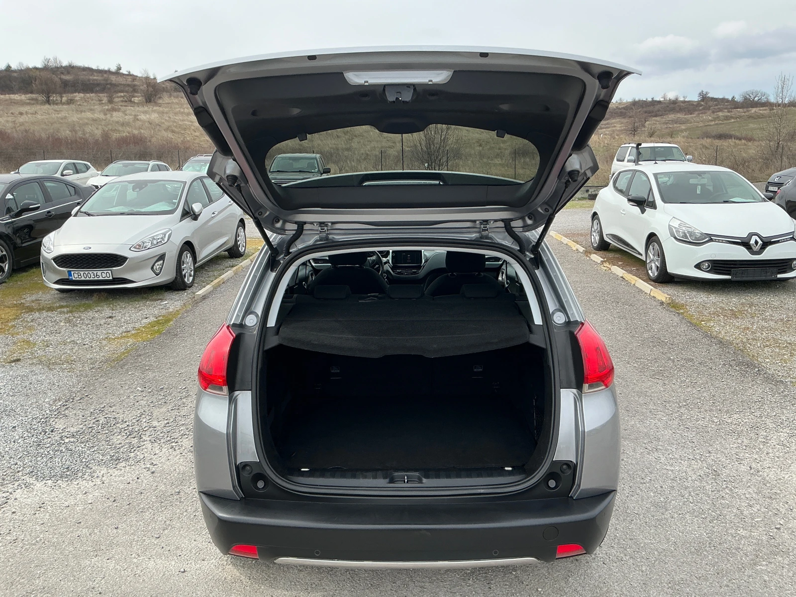 Peugeot 2008 1.2 i, снимка 10 - Автомобили и джипове - 53925511