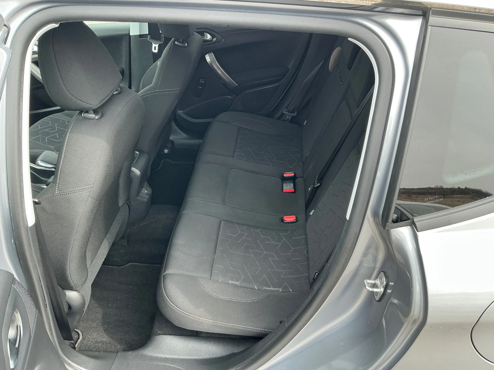 Peugeot 2008 1.2 i, снимка 15 - Автомобили и джипове - 53925511